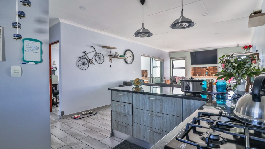 3 Bedroom Property for Sale in Golden Mile Western Cape